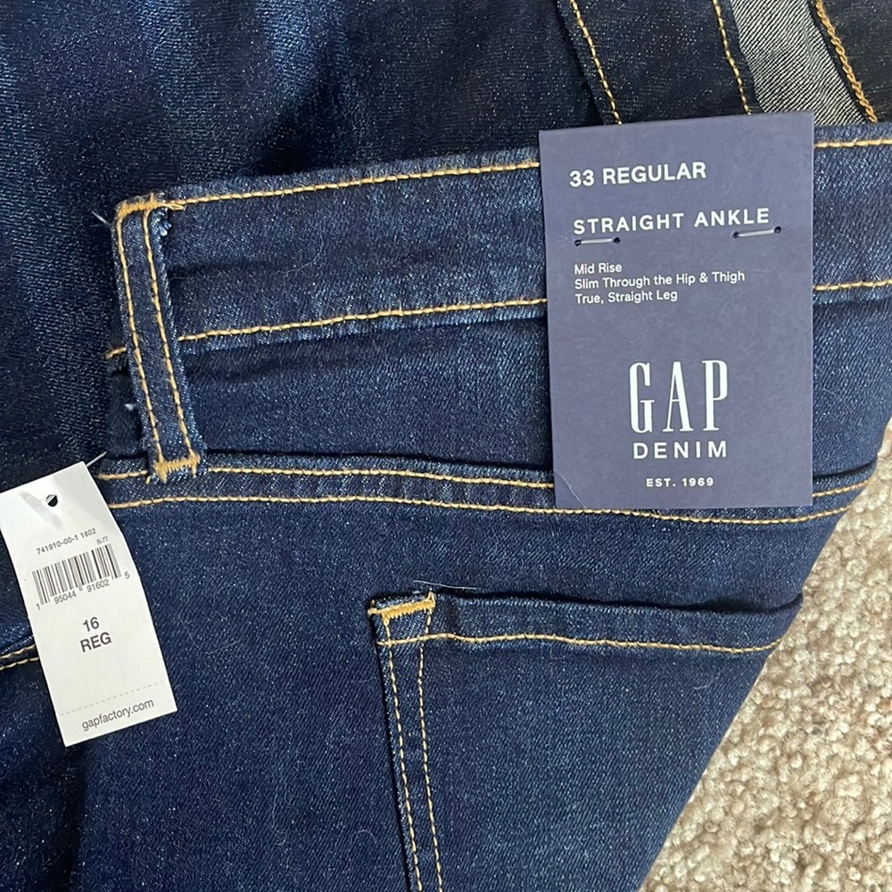 NWT Women’s 33 Regular Straight Ankle Jeans